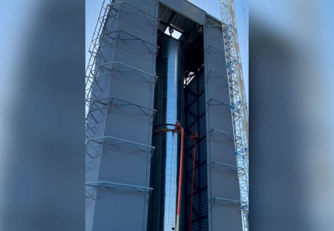 Илон Маск впервые показал прототип ракеты Super Heavy. Когда начнутся испытания? Фото.