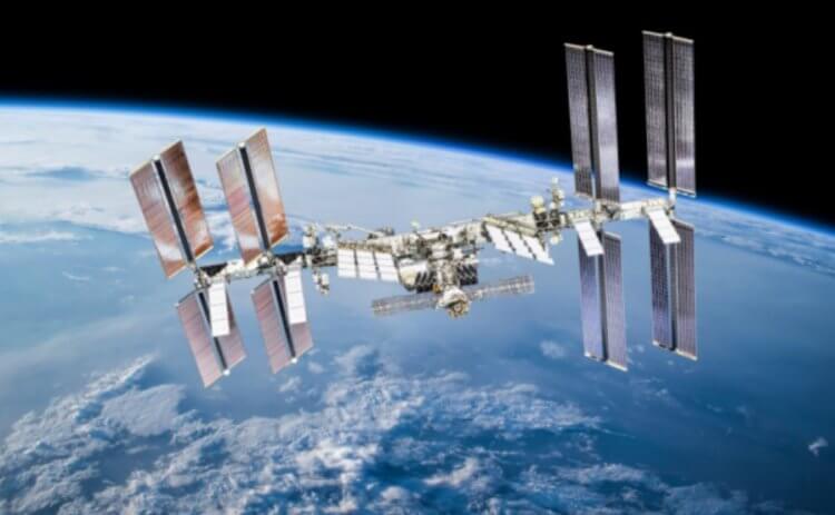 Сборка спутников в космосе. Возможно, благодаря трудам Airbus, в будущем мы сможем быстро создавать орбитальные станции наподобие МКС. Фото.