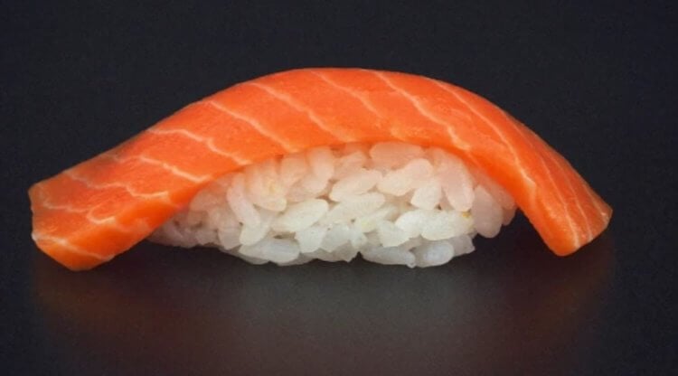 Искусственное мясо рыбы. На фотографиях искусственная рыба действительно выглядит аппетитно. Фото.