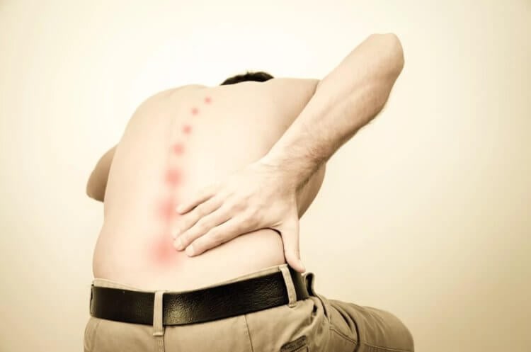 Почему хрустит спина и шея? Если у вас появились боли в спине или шее, незамедлительно обратитесь к врачу. Фото.