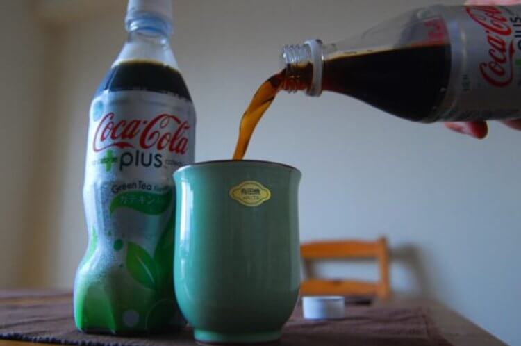 Самые ужасные продукты от крупных компаний: «читос» для губ и телевизор Apple. Зеленый чай от Coca Cola. Фото.
