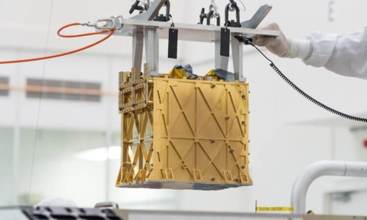 Выработка кислорода на Марсе. Испытание инструмента MOXIE в лаборатории. Фото.