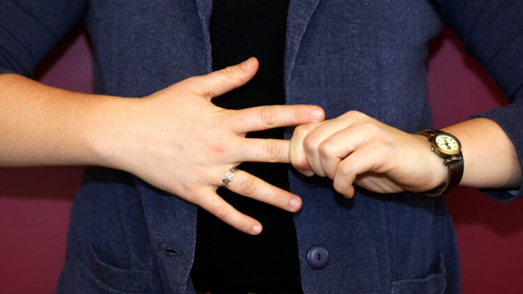 Вредно ли щелкать пальцами? А как вы хрустите пальцами? Фото.