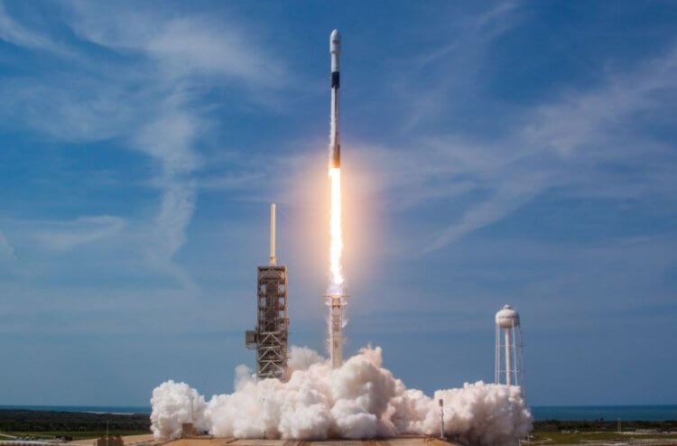 Как пройдет запуск арабского лунохода? Для вывода посадочного модуля лунохода Raship на орбиту Земли будет использована ракета-носитель Falcon 9. Фото.