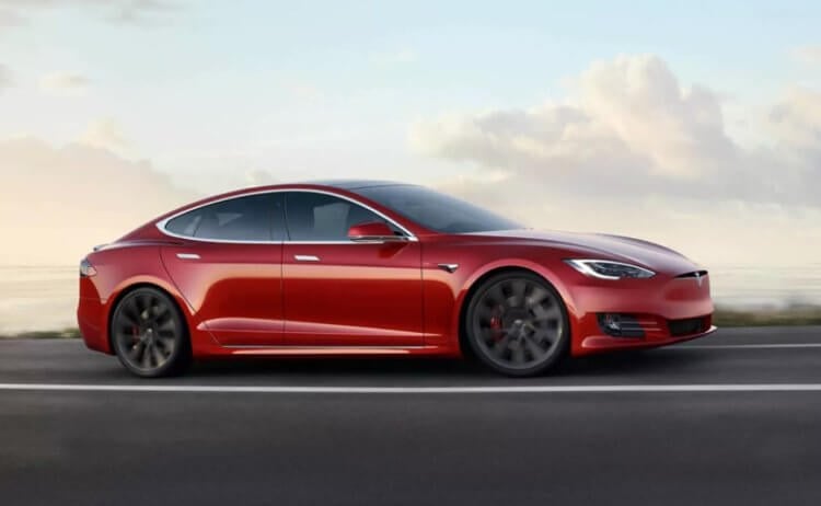 Минусы электромобилей. Tesla Model S — один из самых обсуждаемых электромобилей 2012 года. Фото.