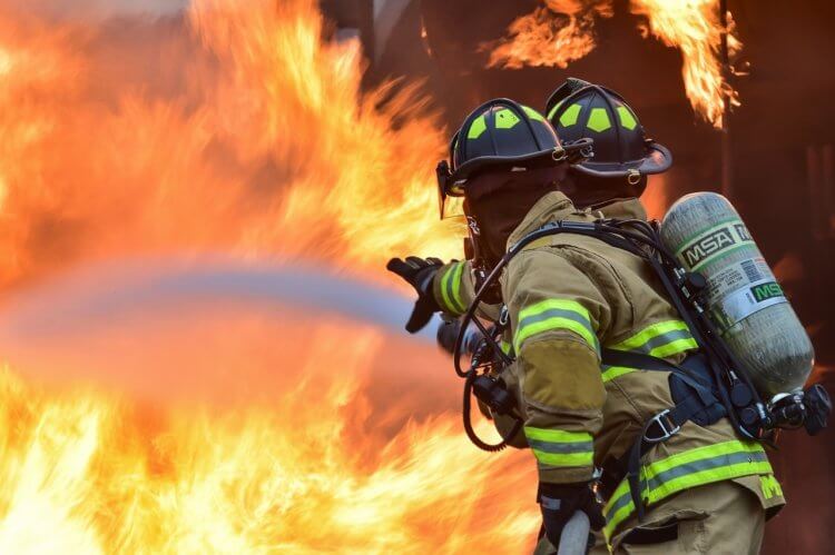 Как формируются убеждения? Борьба с огнем – очень рискованная и опасная работа. Фото.