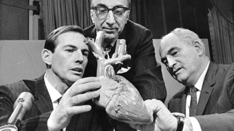 Как это было: трансплантация сердца. Кристиан Барнард, Майкл Дебэйки и Адриан Кантровиц перед записью передачи «Лицо нации», 24 декабря 1967 года. Фото.