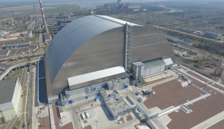 Чем опасна Чернобыльская АЭС? «Арка» над ЧАЭС. Фото.