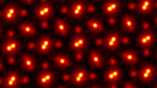 Ученым удалось увидеть вибрацию атомов с помощью мощного электронного микроскопа. Фото.