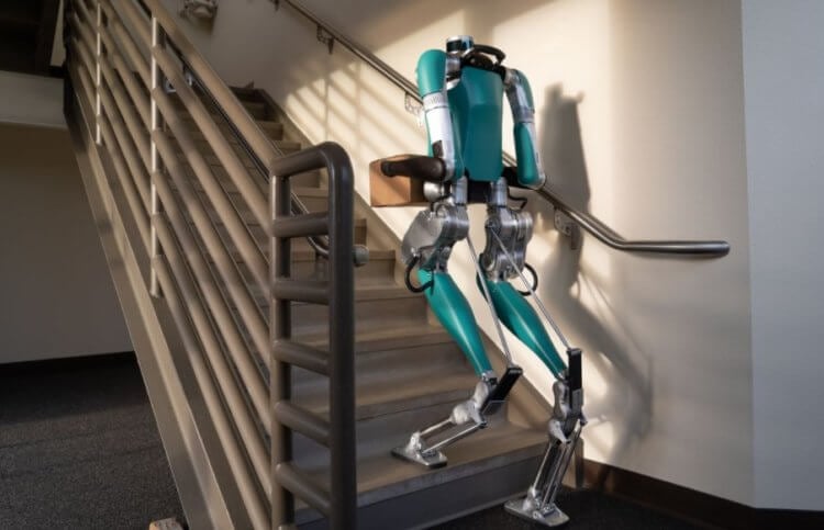 Роботы на улицах городов. Робот-курьер Digit от Agility Robotics. Фото.
