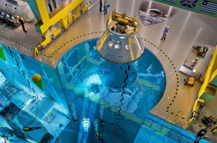 Для чего в Великобритании строят самый глубокий бассейн в мире? По картинке даже непонятно, для чего нужен бассейн Blue Abyss. Так что давайте разбираться в подробностях. Фото.