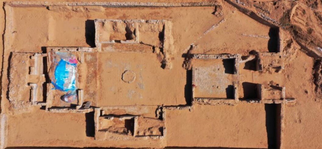 Руины храма Цинпинбао. Фото.