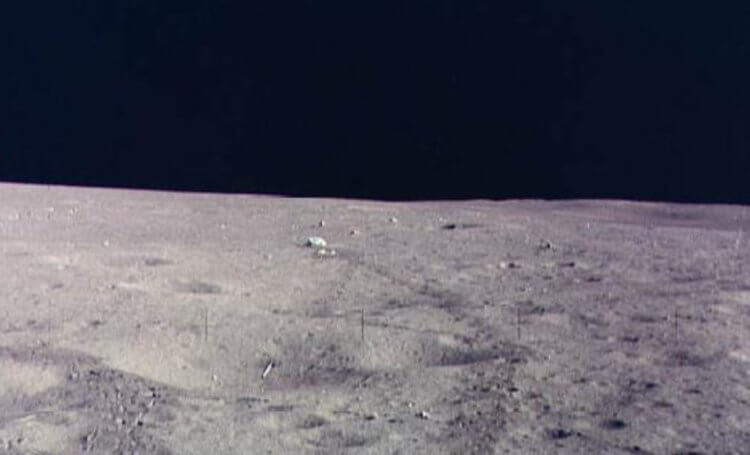 Российский спутник для исследования Луны. Также на Луне есть мячи для гольфа. Их оставили члены экипажа «Аполлон-14». Фото.