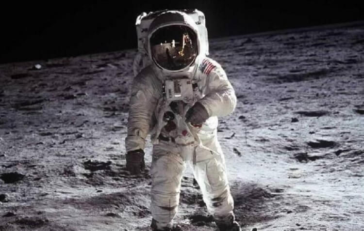 Российские инженеры хотят убедиться, что американцы точно были на Луне. Но как? Российские ученые намерены проверить, действительно ли американцы были на Луне. Фото.