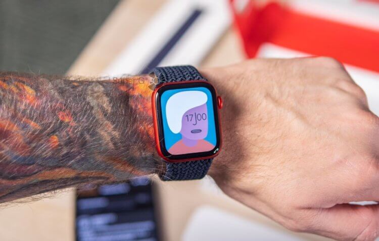 Зарядка носимых устройств. Длительность автономной работы Apple Watch может достигать 14 дней. Фото.
