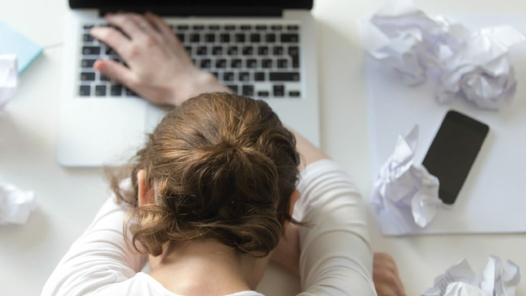 На удаленной работе важно отделять трудовое время от личного. Фото.