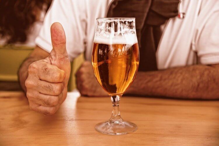 Полезные свойства пива: пенный напиток продлевает жизнь. Умеренное потребление пива продлевает жизнь и позволяет избавиться от лишнего веса. Фото.