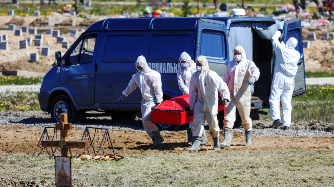 Ковидное цунами. Санкт-Петербург стал лидером по летальности от COVID-19 в России. Это показали уточнённые данные Росстата. Фото: ТАСС. Фото.