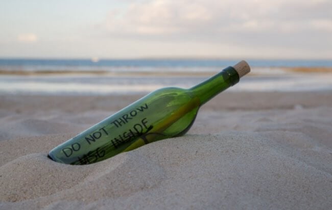 Что написано в самом старом «послании в бутылке»? Фото.