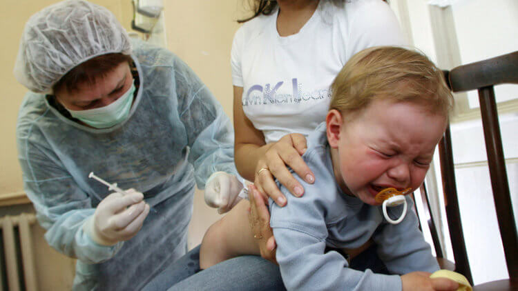 Вакцинация против опасных заболеваний в детском возрасте – залог здоровой и долгой жизни.