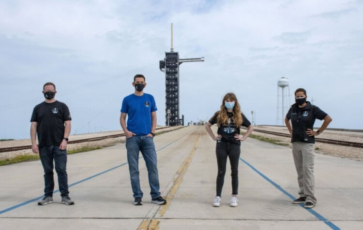 Туристический полет SpaceX в сентябре. Участники миссии «Inspiration 4». Фото.