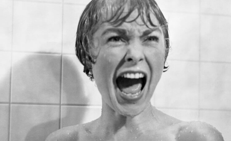 Почему люди кричат и вздрагивают от страха? Кадр из фильма «Психо». Фото.