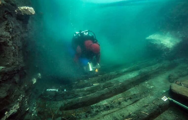 Археологи во время изучения Гераклиона. Фото.