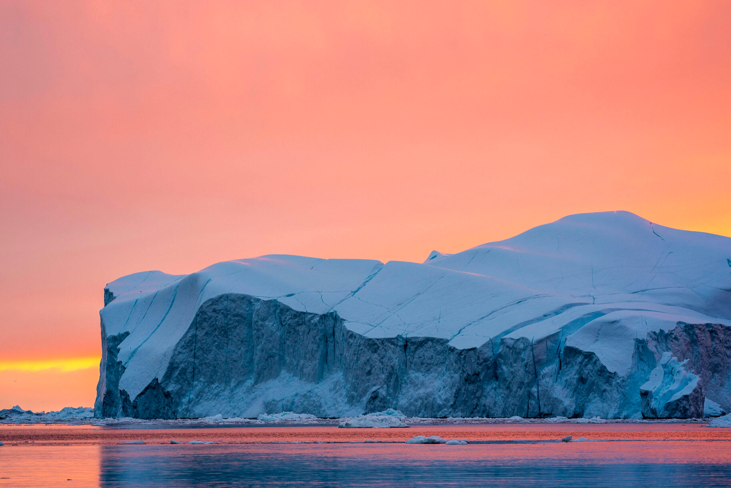 Что происходит с планетой? Изменение климата ускоряет таяние арктических льдов и ледяных щитов планеты. Фото.