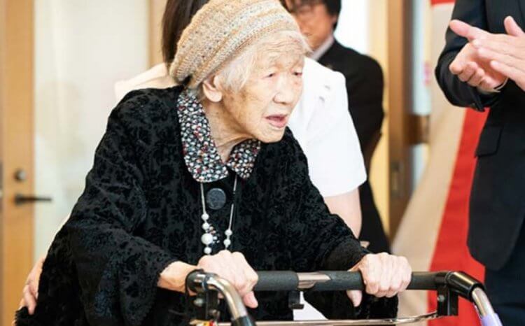 Самый старый человек в 2021 году. 118-летняя Канэ Танака. Фото.