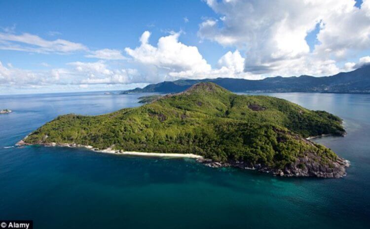 Как можно купить остров? Остров Муайен в Индийском океане. Фото.