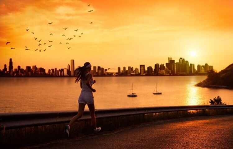 Как снизить вред недосыпания? Утренние и вечерние пробежки могут защитить вас от последствий недосыпания. Фото.