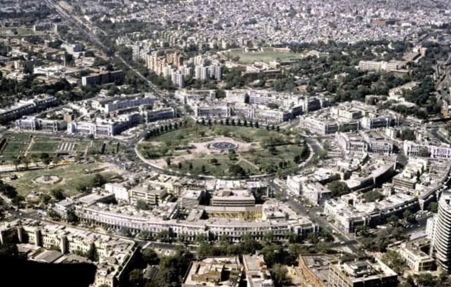 Башня для очистки воздуха. Вид на Коннот-Плейс с высоты птичьего полета. Фото.