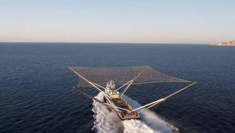 Почему SpaceX не будет ловить обтекатели ракет при помощи сети? При помощи таких лодок компания SpaceX экономила по 6 миллионов долларов. Фото.