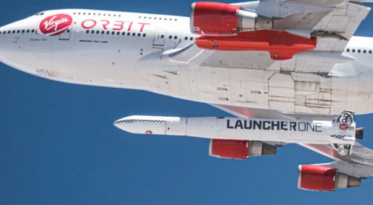 Характеристики ракеты-носителя LauncherOne. Ракета-носитель LauncherOne под модифицированным самолетом Boeing. Фото.