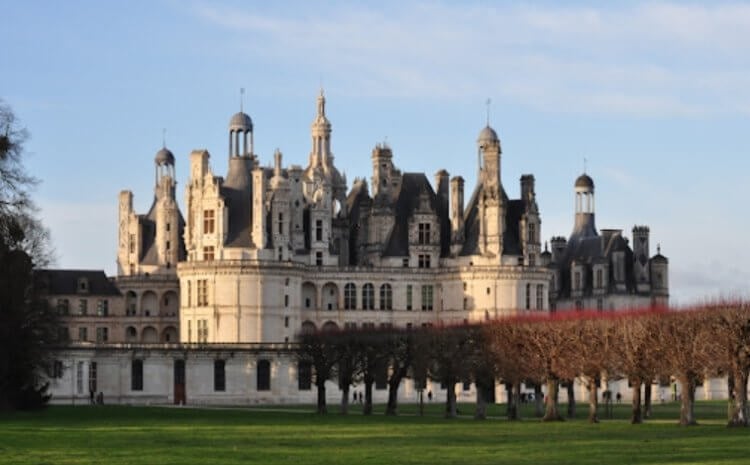 Почему никто не хочет купить замок во Франции? Учитывая все написанное выше, хотите купить замок во Франции? Фото.