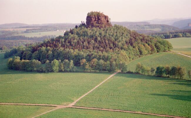 В Германии продается гора для прогулок и скалолазания. Почему ее никто не покупает? Фото.