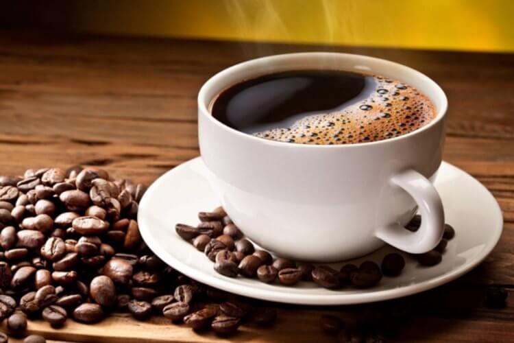 Кофе вреден для сердца и повышает давление. Кофе не приводит к аритмии и не становится причиной учащенного сердцебиения. Фото.