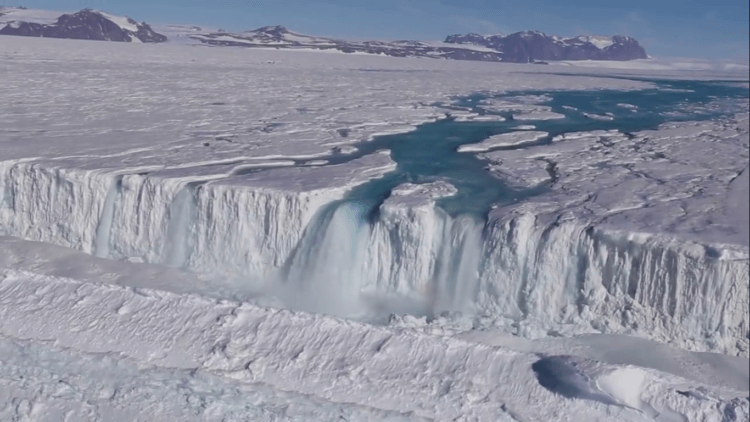 Ледник Туэйтса в Антарктиде — что с ним происходит. Ледники в Антарктиде могут плавиться изнутри в результате тепла, вырывающегося из недр Земли. Фото.