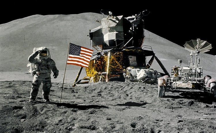 Американцы высадились на Луну только один раз и больше не возвращались. Американцы успешно высаживались на луне 6 раз. Фото.