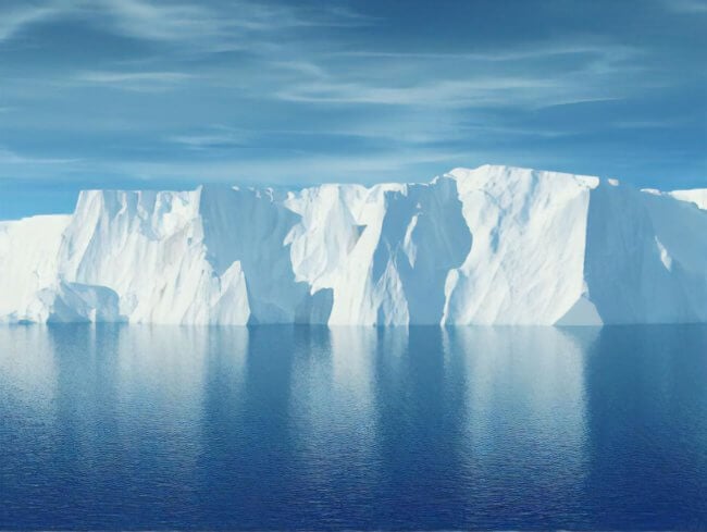 От Антарктиды все чаще откалываются большие ледники. Чем это может грозить? Фото.