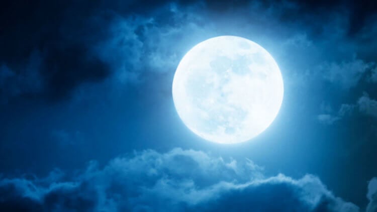 Луна влияет на физическое состояние человека. Влияние гравитации Луны на нас настолько незначительное, что оно неспособно повлиять на состояние здоровья. Фото.