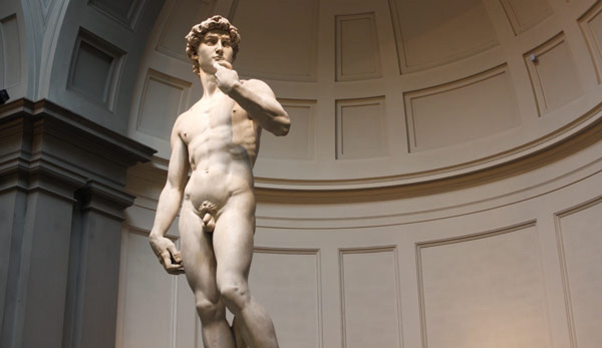 Стандарты красоты у людей. Если бы Микеланджело ваял статую Давида в наше время, его гениталии были бы побольше. Фото.