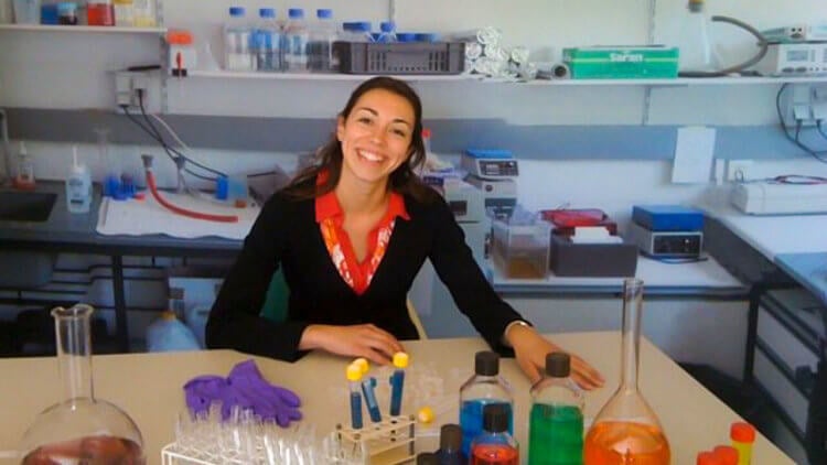 Что произошло во французской лаборатории? Эмили Джомен в 2010 году. Именно тогда она подверглась воздействию прионов. Фото.