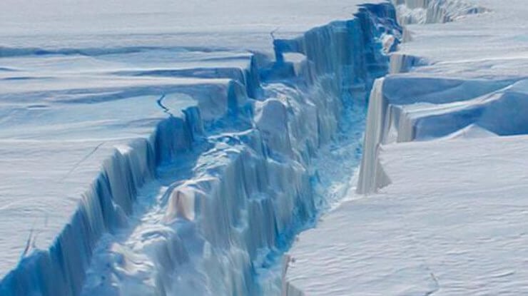 Что происходит на шельфовом леднике Бранта. Разлом на шельфовом леднике Брант в скором времени приведет к образованию нового гигантского айсберга. Фото.