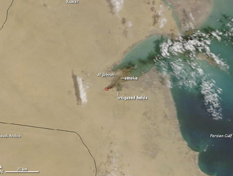 Спутниковый снимок пожара в Кувейте 2012 года. Фото.