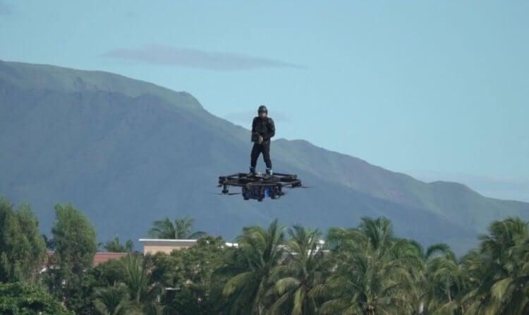Как собрать летающий скейтборд у себя дома? Собрать летающий скейтборд можно прямо у себя дома. По крайней мере, это удалось одному из жителей Филиппин. Фото.