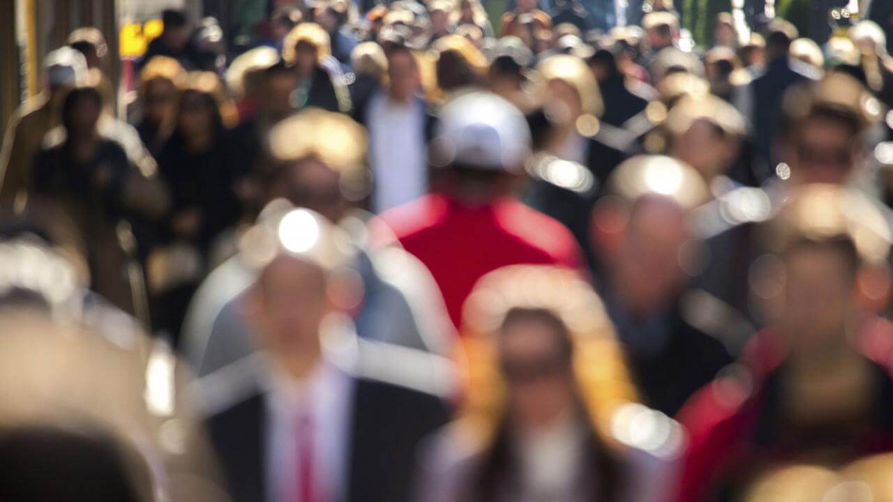 Сегодня в мире проживает практически восемь миллиардов человек. Фото.