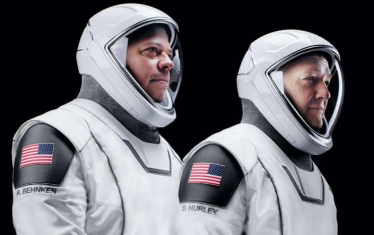 Когда SpaceX отправит людей на Луну? Космические скафандры SpaceX. Фото.