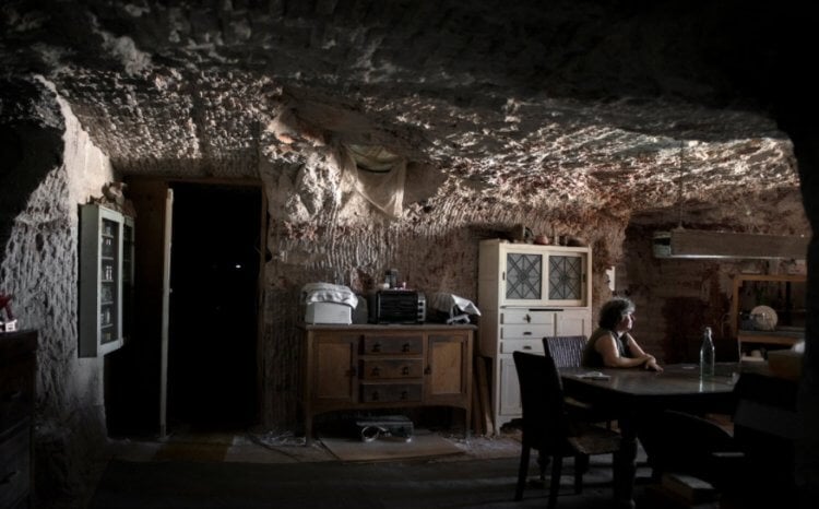 Секретные города: способен ли человек жить под землей? Подземное жилище в австралийском городе Кубер-Педи. Фото.