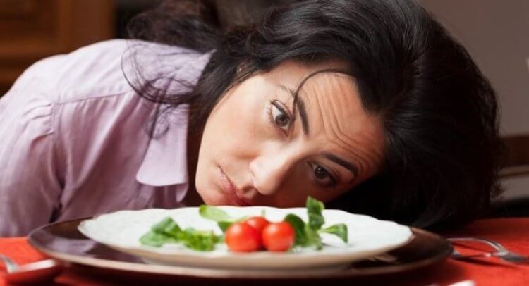 Вегетарианство приводит к депрессии: правда ли это? Немецкие ученые выяснили, что многие вегетарианцы страдают от депрессии. Но не стоит делать поспешные выводы. Фото.